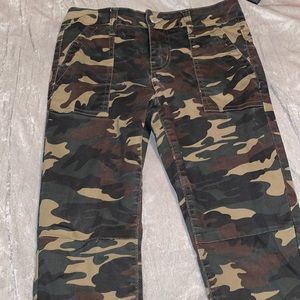 camouflage woman’s joggers
